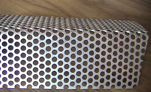 Round hole perforated mesh for filter manufacture